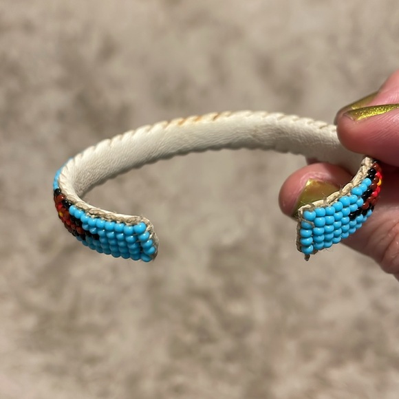 Native American beaded cuff bracelet - Picture 3 of 4